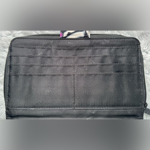 EUC Vera Bradley Turn key wallet/wristlet - Picture 4 of 12